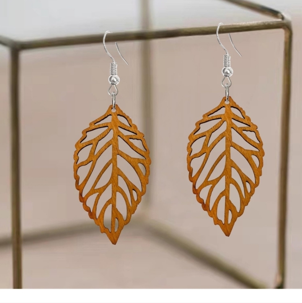 Elegant Leaf Design Earrings in Brown